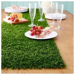Green Grass Table Runner (5 ft.)